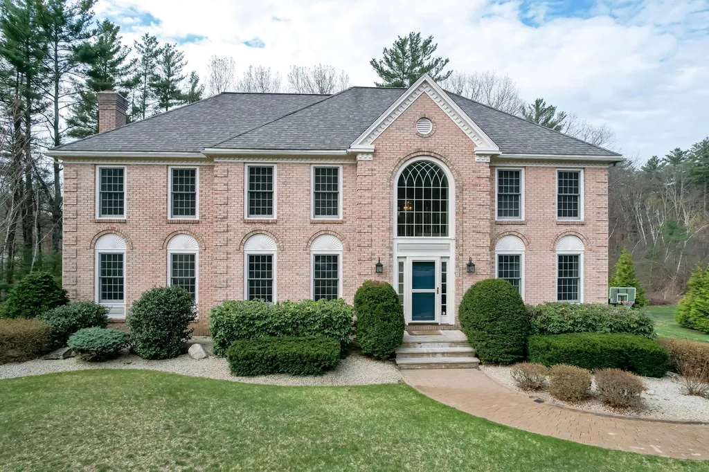 18 Bedros Street Windham NH 03087
