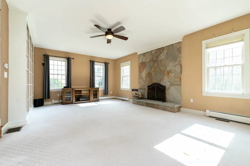 18 Bedros Street Windham NH 03087