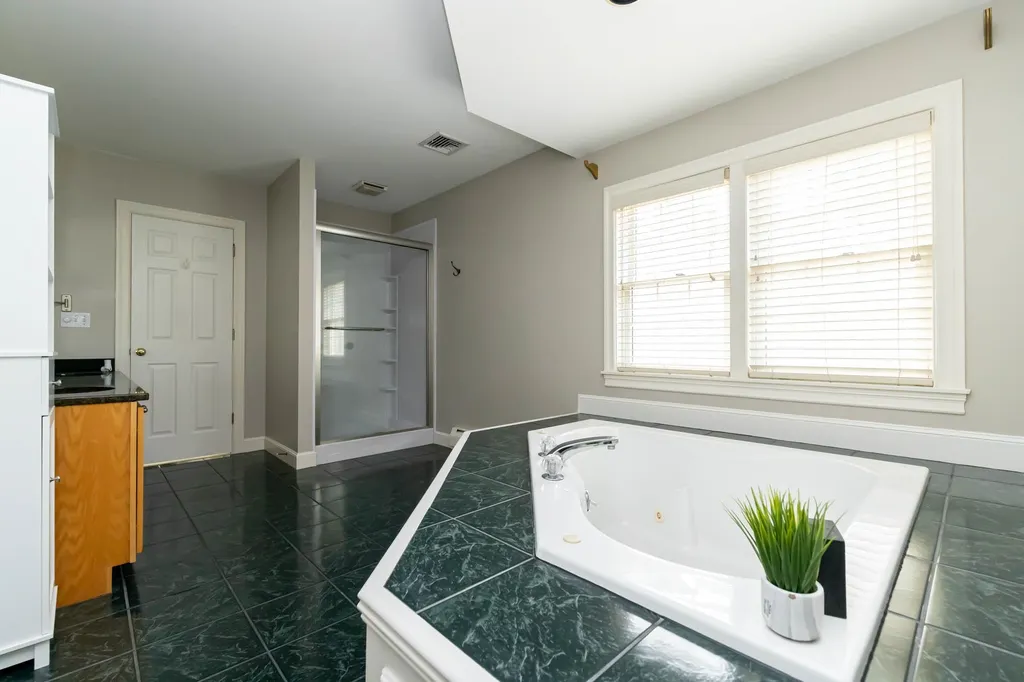 18 Bedros Street Windham NH 03087