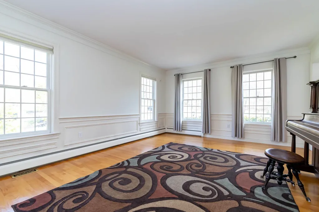 18 Bedros Street Windham NH 03087