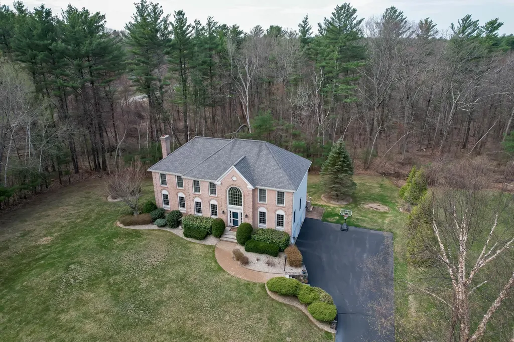 18 Bedros Street Windham NH 03087