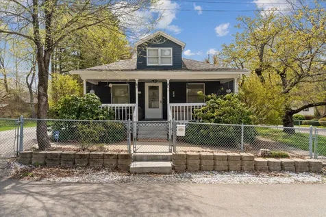 19 Berry Street Derry NH 03038