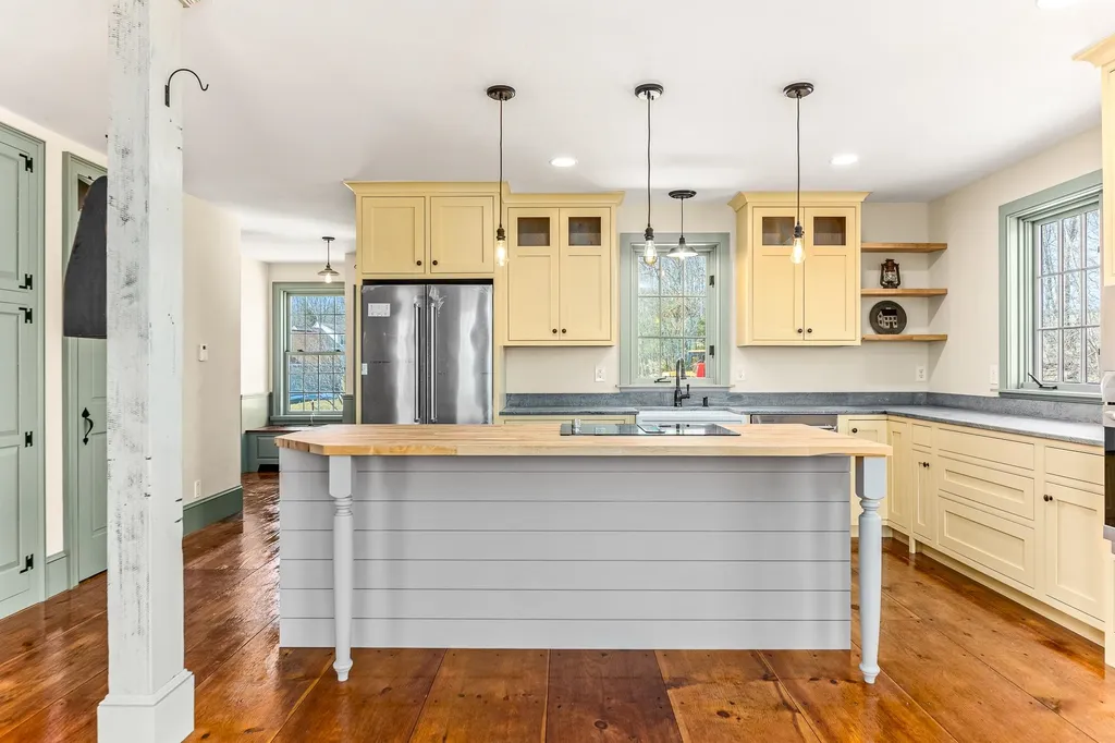 121 Crown Point Road Rochester NH 03867