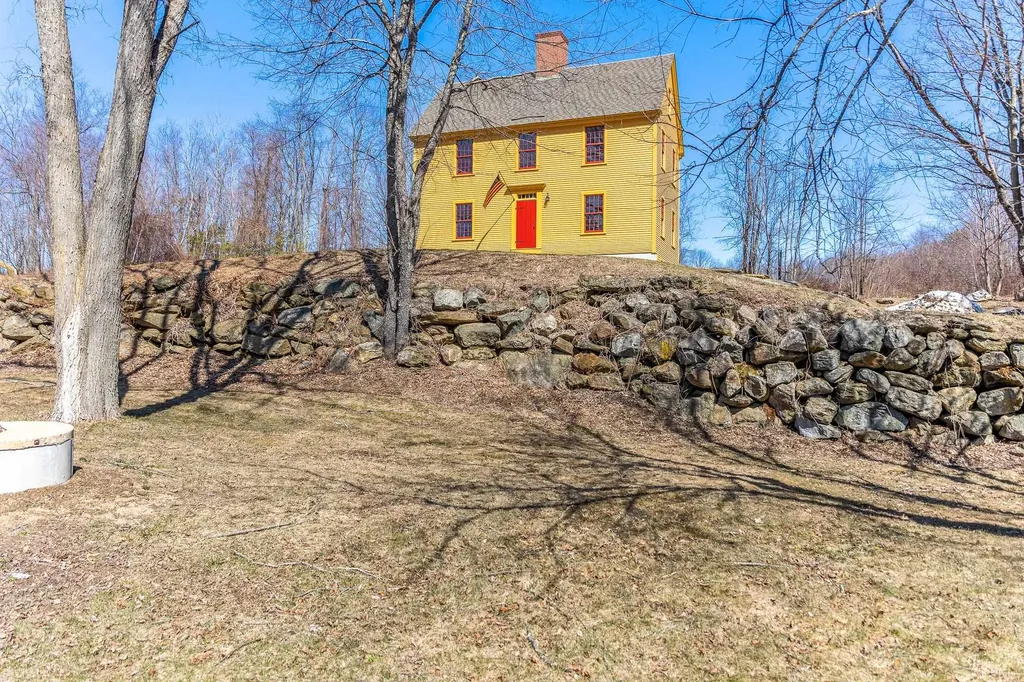 121 Crown Point Road Rochester NH 03867