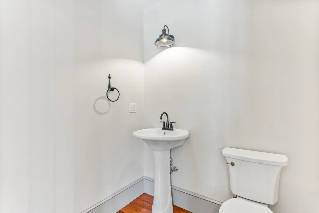 121 Crown Point Road Rochester NH 03867