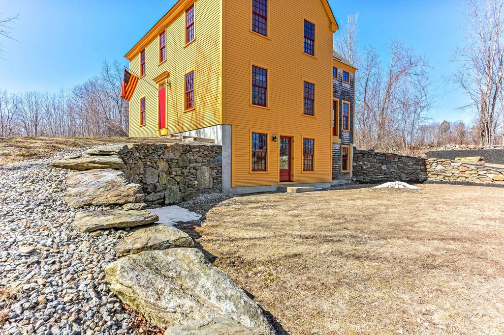 121 Crown Point Road Rochester NH 03867