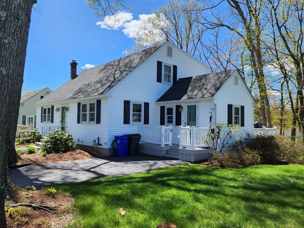 35 Cottage Avenue Manchester NH 03103