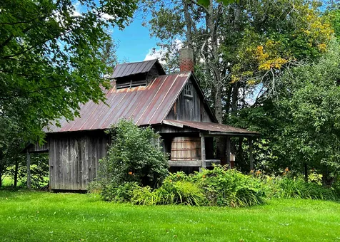 1643 Green Bay Loop Peacham VT 05862