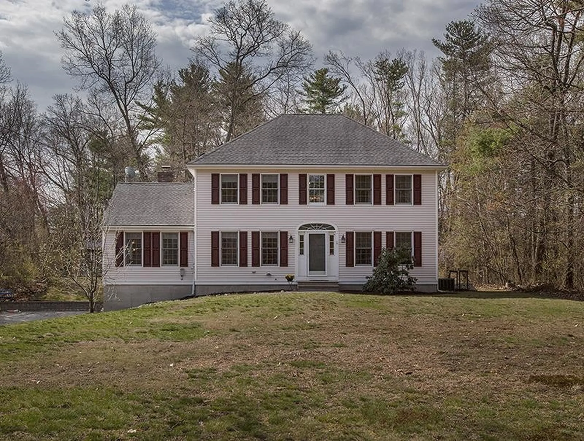 9 Wiley Hill Road Londonderry NH 03053
