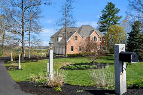 40 Long Hill Road Hollis NH 03049