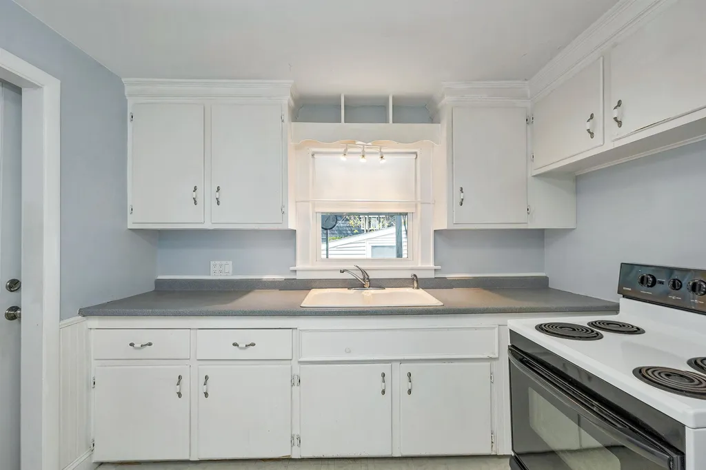 44 Lamonte Street Manchester NH 03104