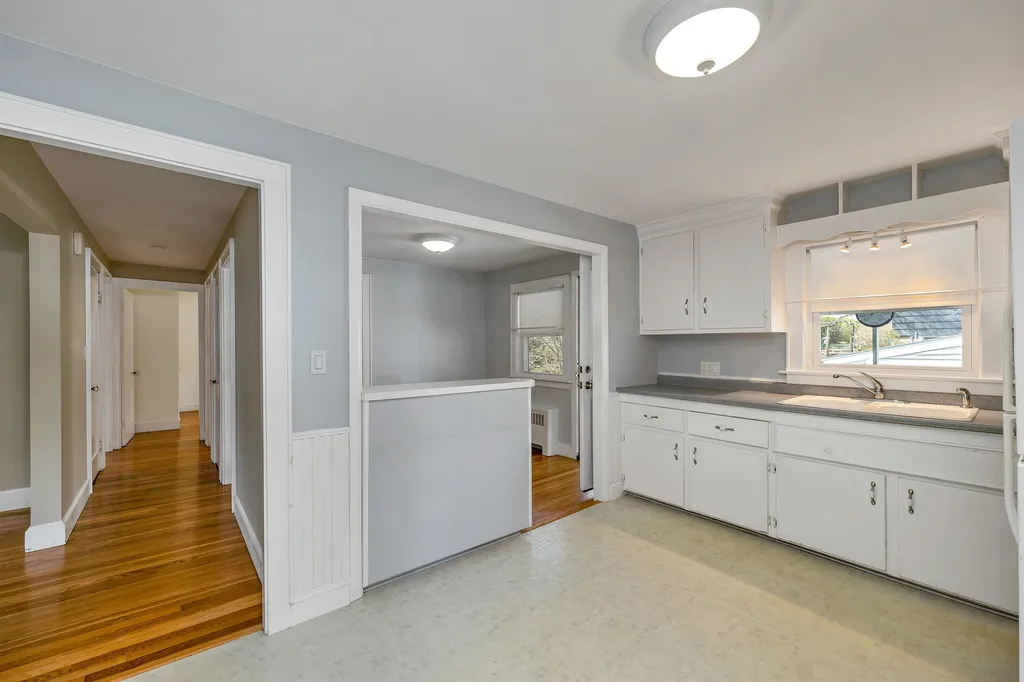 44 Lamonte Street Manchester NH 03104