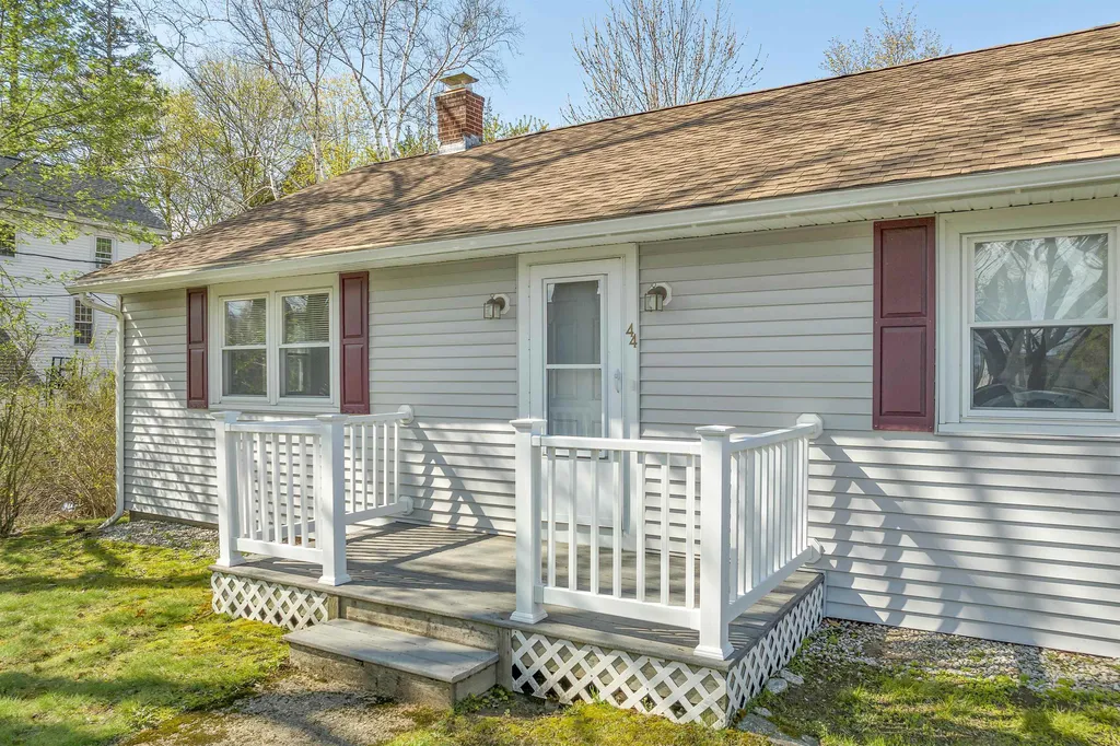 44 Lamonte Street Manchester NH 03104