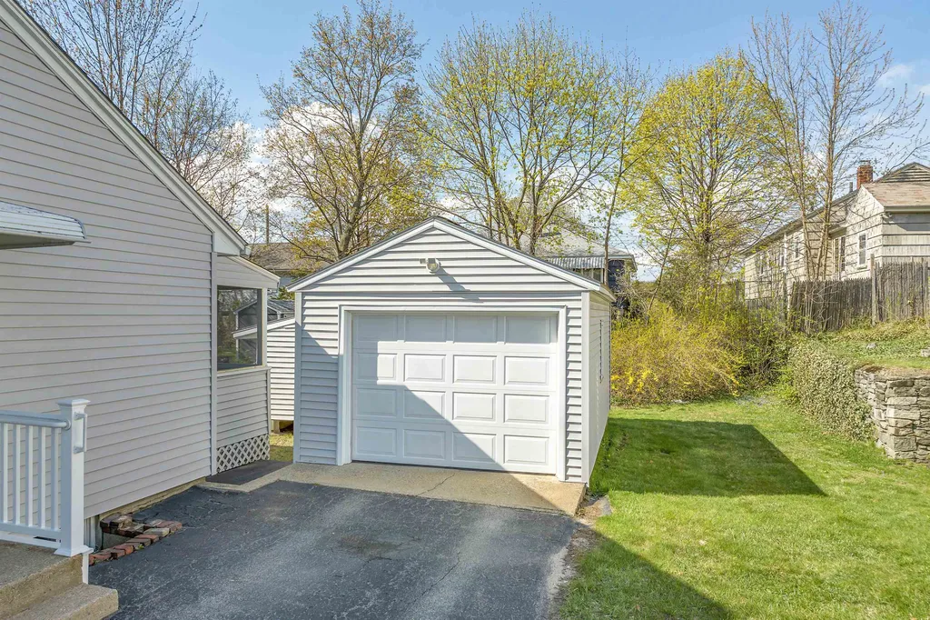 44 Lamonte Street Manchester NH 03104