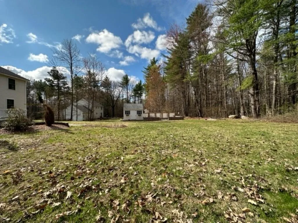 20 Bradford Circle Hillsborough NH 03244