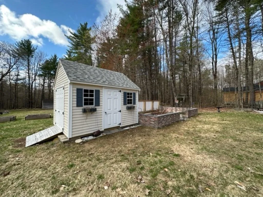 20 Bradford Circle Hillsborough NH 03244