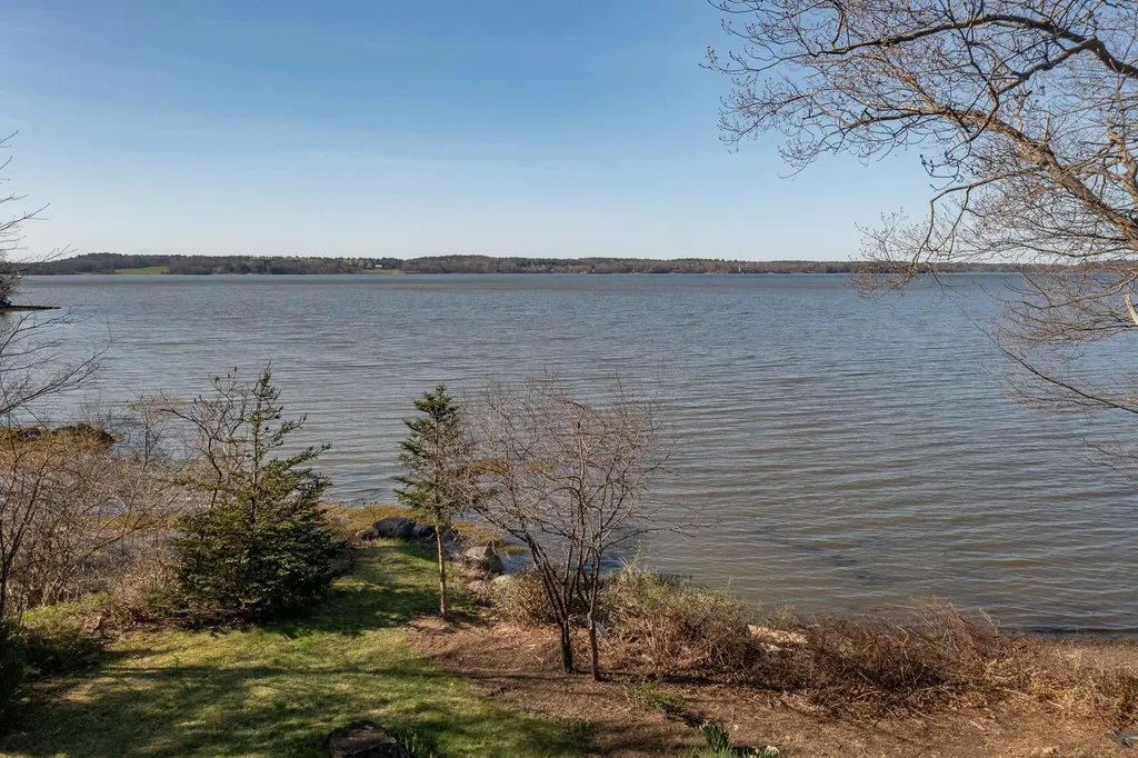 36 Waters Edge Drive Greenland NH 03840