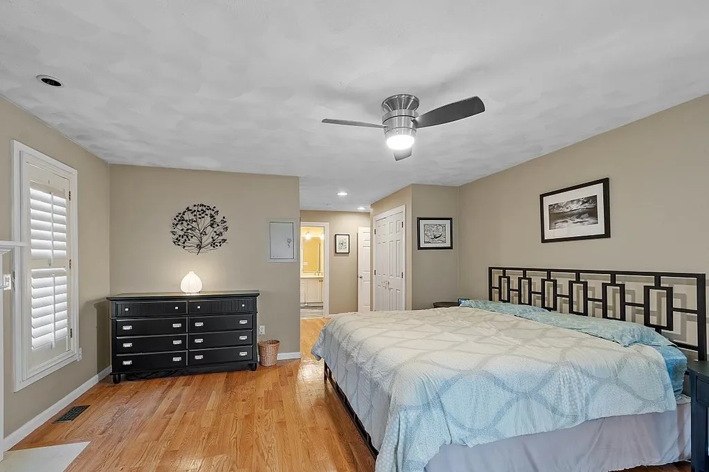 16 Candlestick Lane Sandown NH 03873