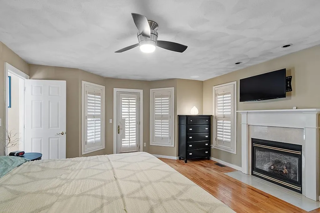 16 Candlestick Lane Sandown NH 03873