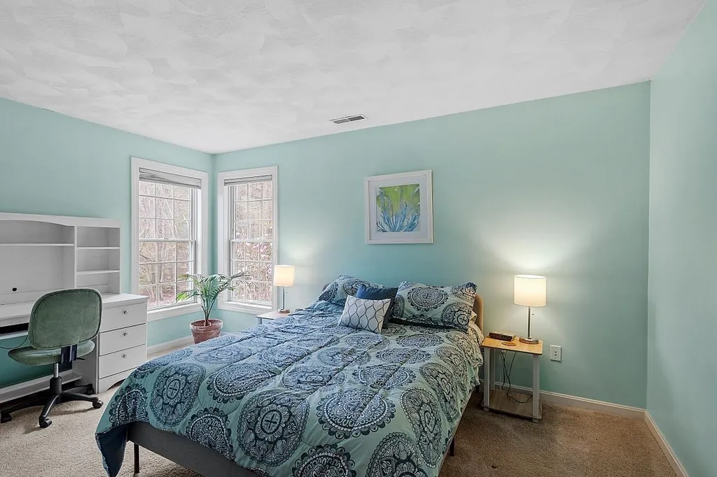 16 Candlestick Lane Sandown NH 03873