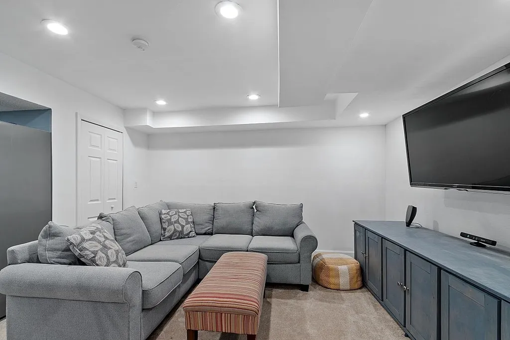 16 Candlestick Lane Sandown NH 03873