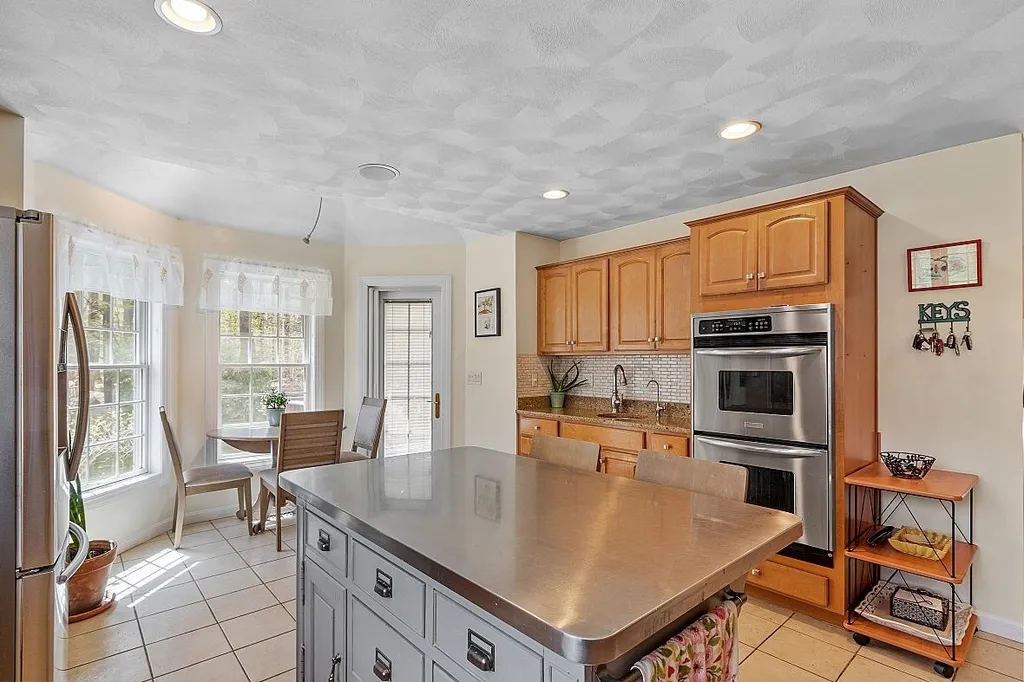 16 Candlestick Lane Sandown NH 03873