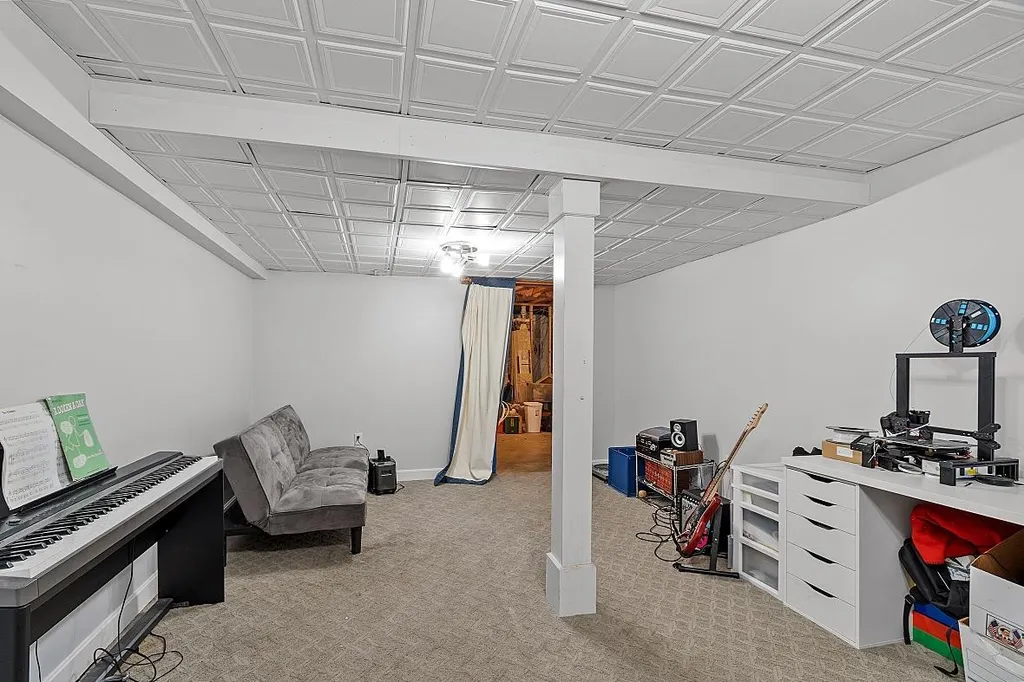16 Candlestick Lane Sandown NH 03873