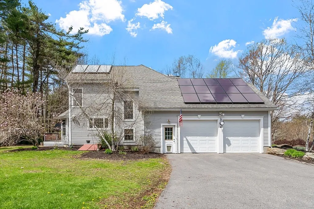 16 Candlestick Lane Sandown NH 03873