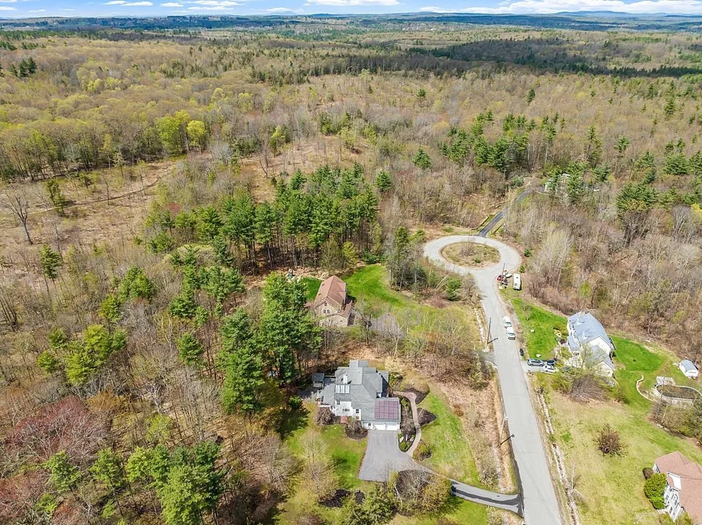 16 Candlestick Lane Sandown NH 03873