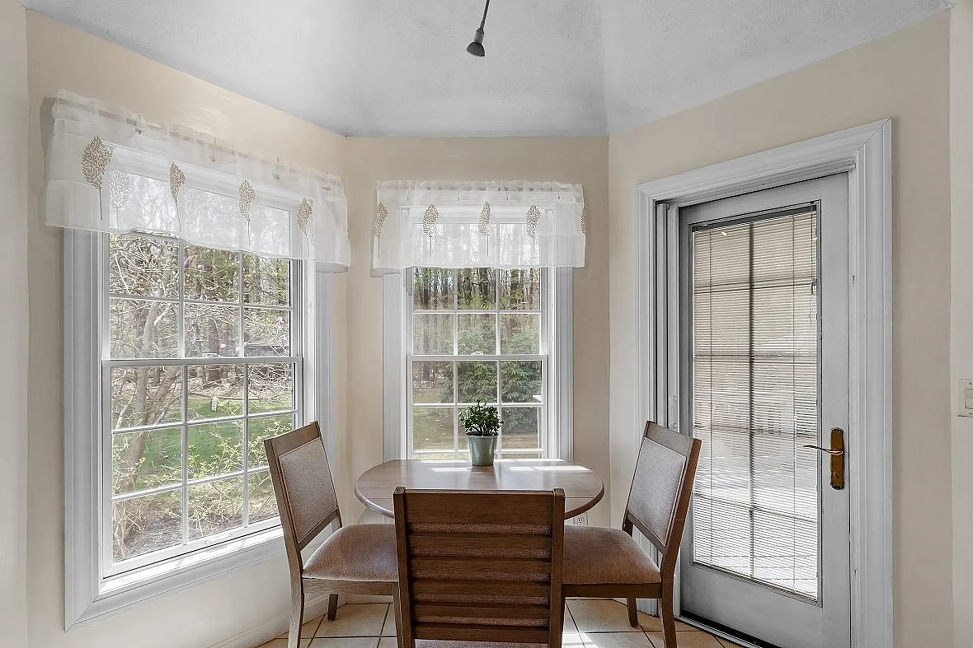 16 Candlestick Lane Sandown NH 03873