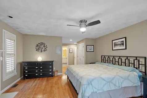 16 Candlestick Lane Sandown NH 03873