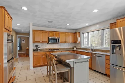16 Candlestick Lane Sandown NH 03873