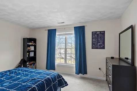 16 Candlestick Lane Sandown NH 03873