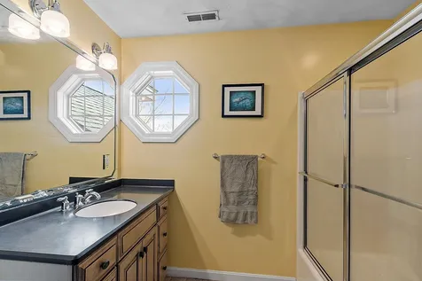 16 Candlestick Lane Sandown NH 03873