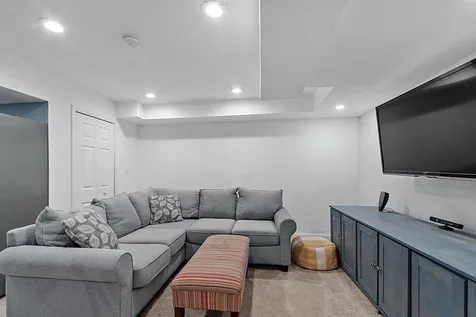 16 Candlestick Lane Sandown NH 03873