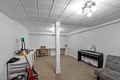 16 Candlestick Lane Sandown NH 03873