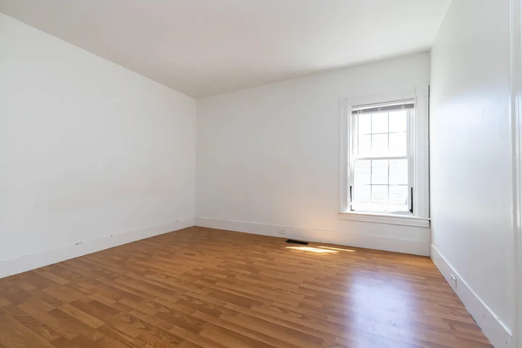 10 Quirin Street Manchester NH 03102