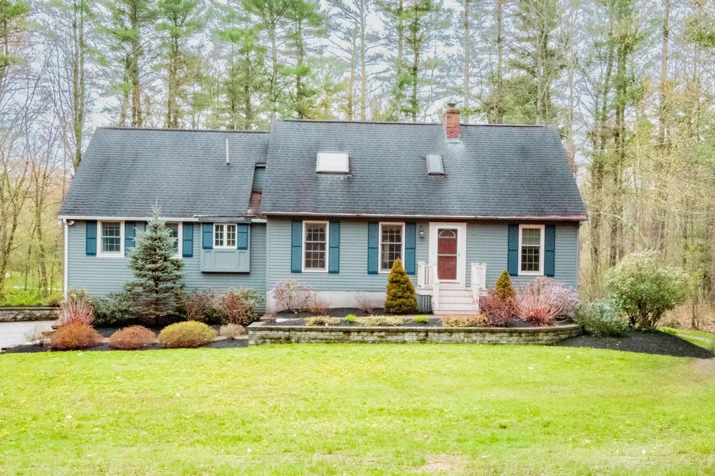 6 Karen Road Windham NH 03087
