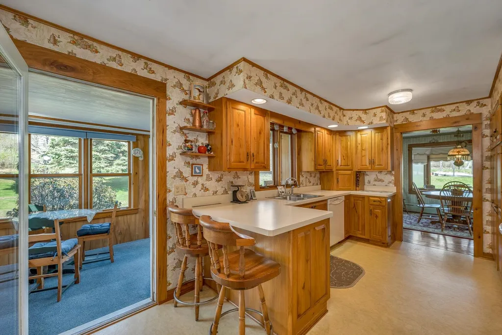 25 Oak Street Wolfeboro NH 03894