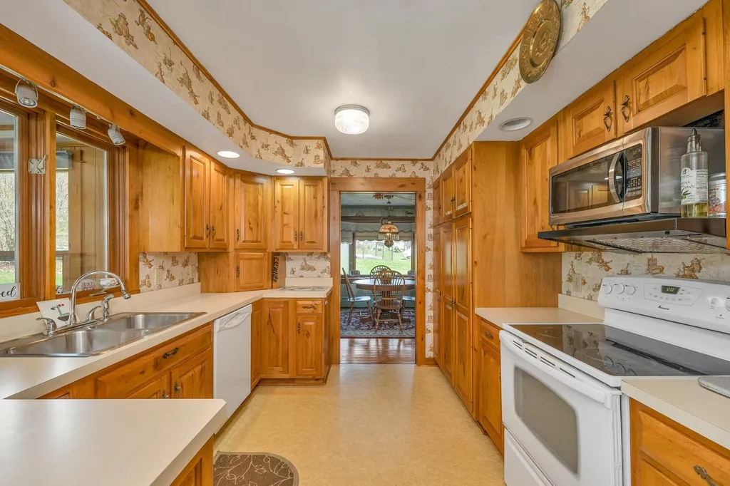 25 Oak Street Wolfeboro NH 03894