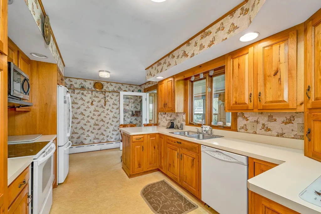 25 Oak Street Wolfeboro NH 03894