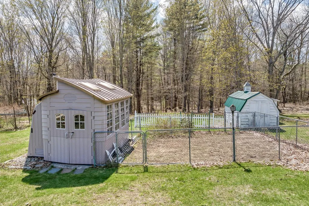 25 Oak Street Wolfeboro NH 03894