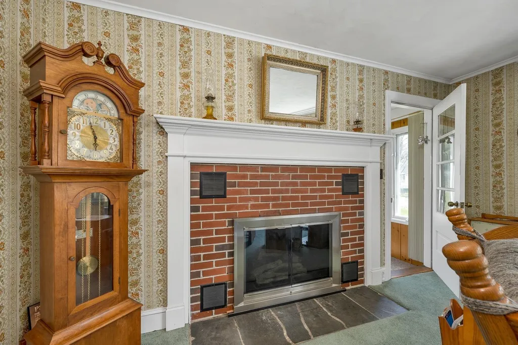 25 Oak Street Wolfeboro NH 03894