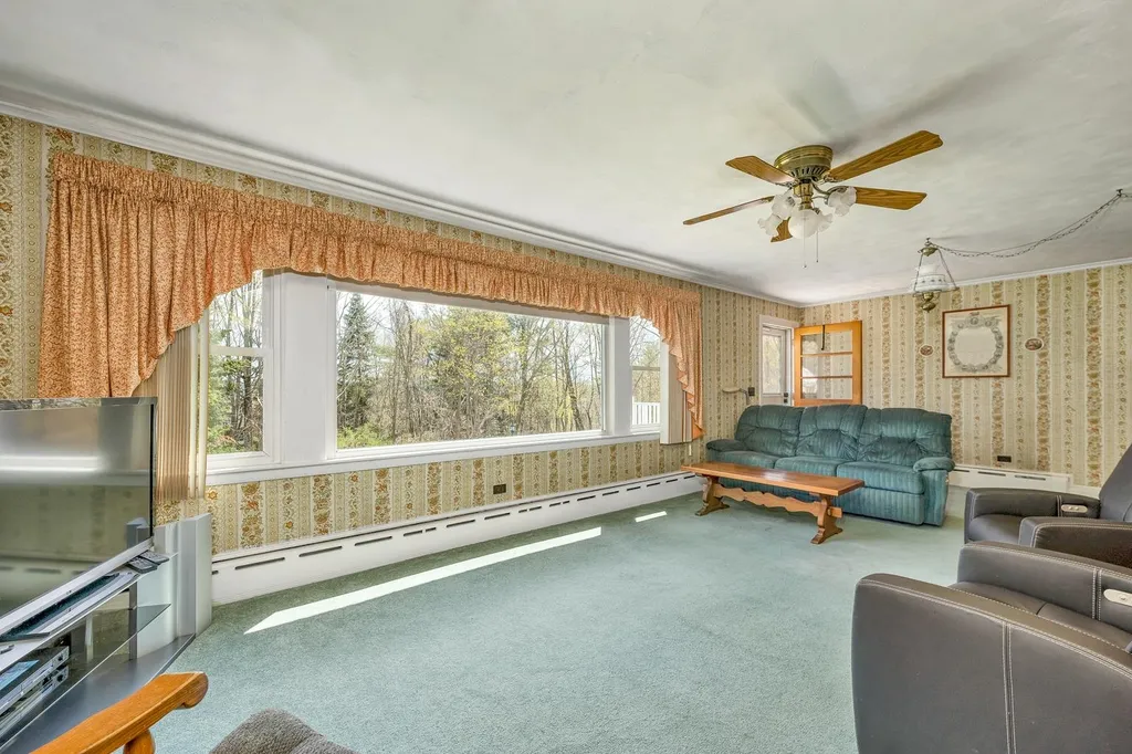 25 Oak Street Wolfeboro NH 03894