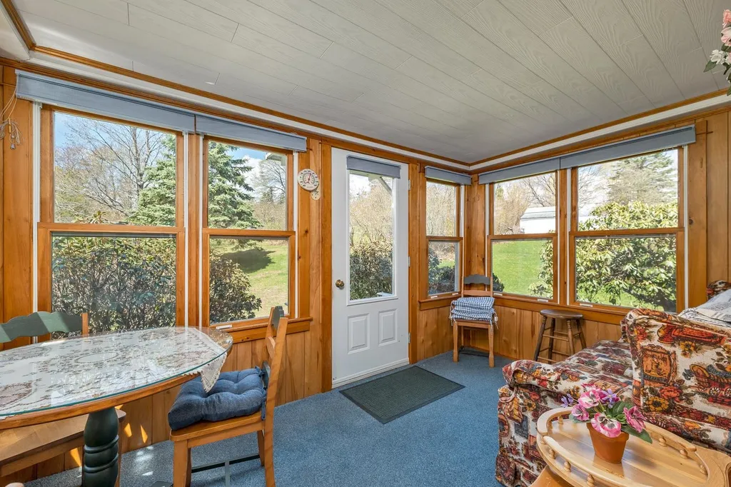 25 Oak Street Wolfeboro NH 03894