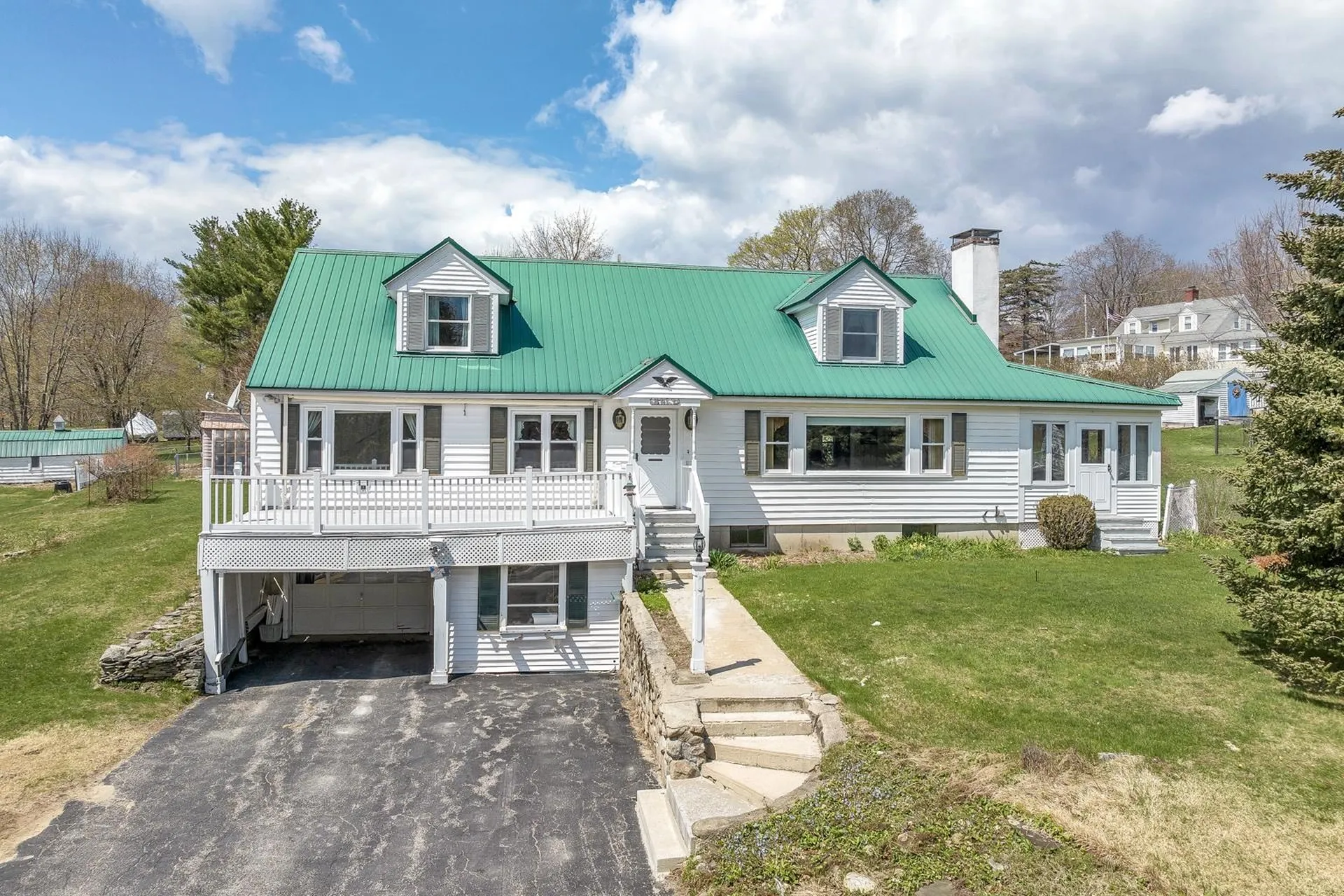 25 Oak Street Wolfeboro NH 03894