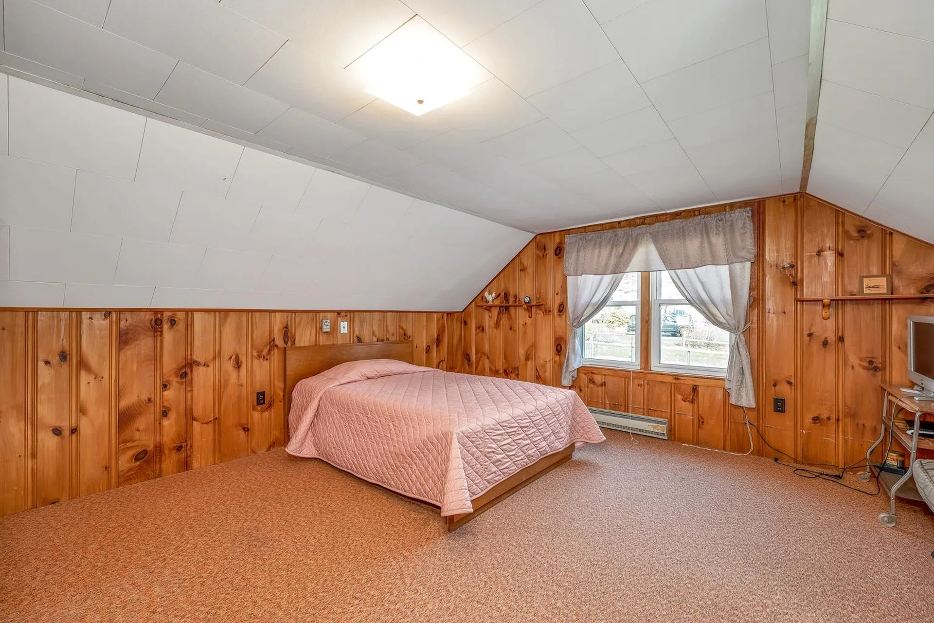 25 Oak Street Wolfeboro NH 03894