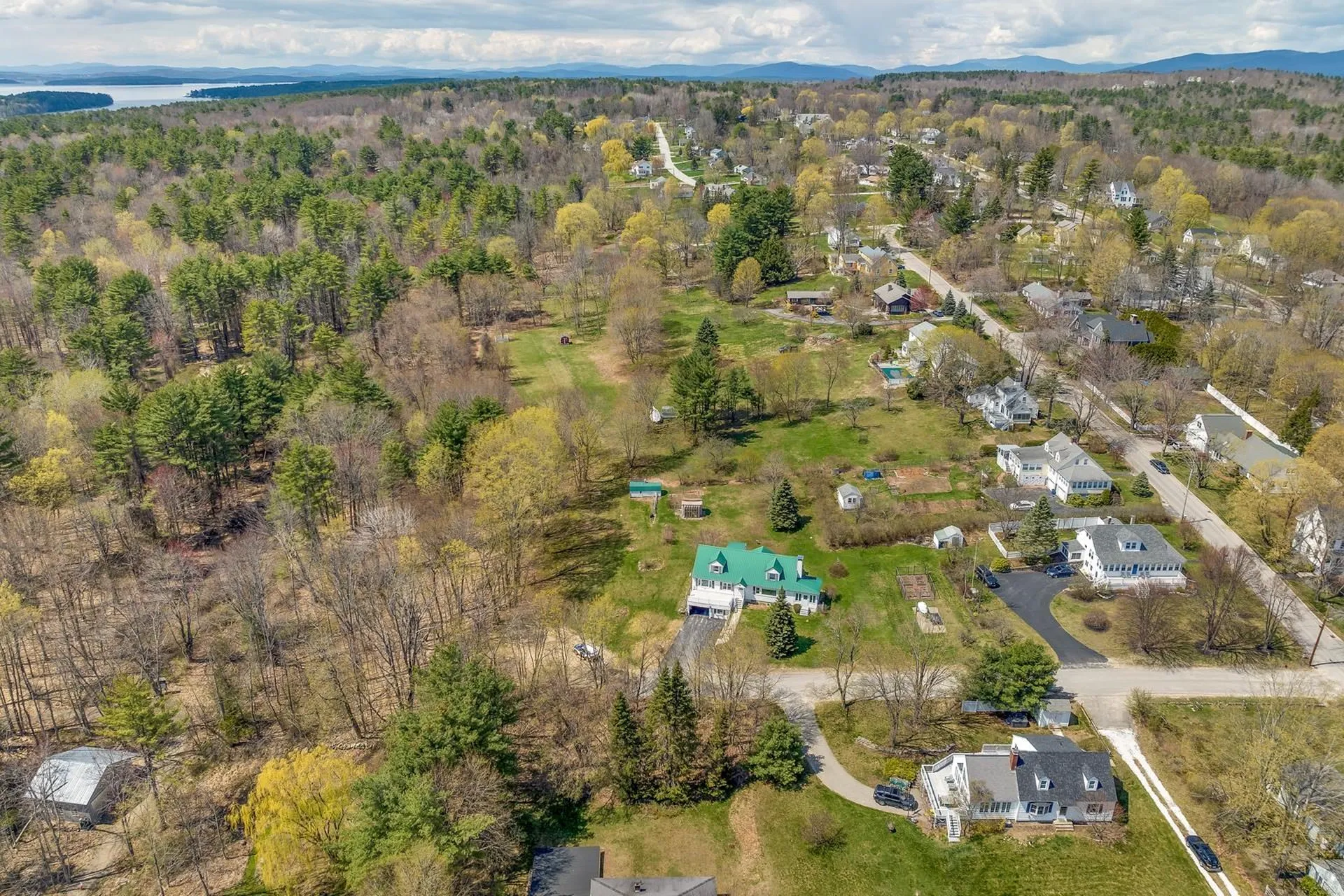 25 Oak Street Wolfeboro NH 03894