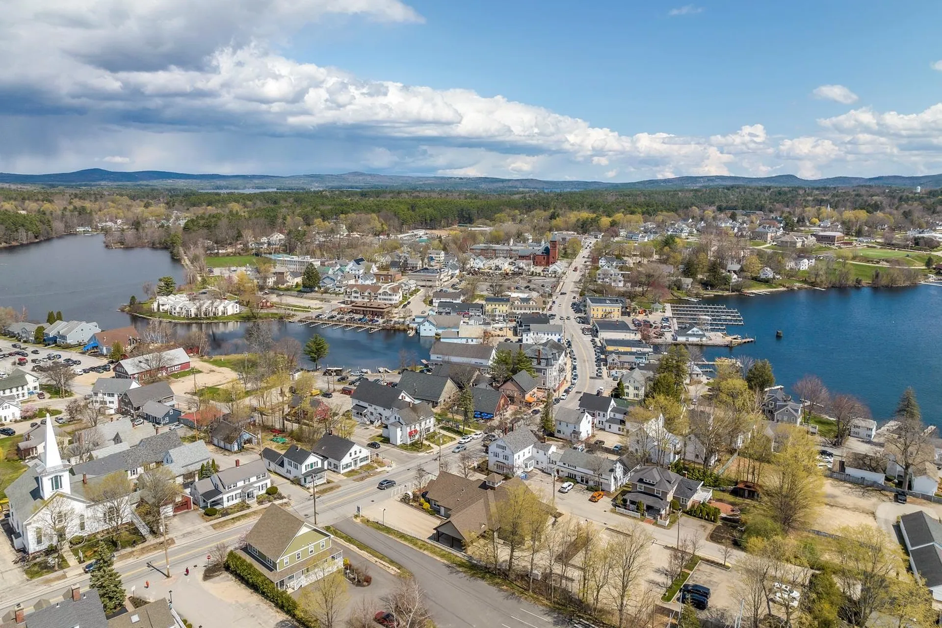 25 Oak Street Wolfeboro NH 03894