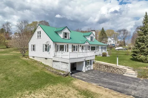 25 Oak Street Wolfeboro NH 03894